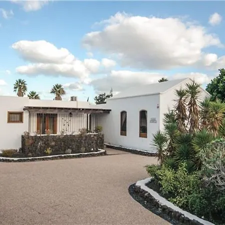 Casa Terrero- A Charming 3 Bedroom - Walking Distance To Restaurants And The Beach Villa Puerto del Carmen (Lanzarote)